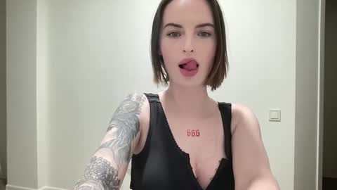 DOVE online show from November 26, 2025, 9:05 pm