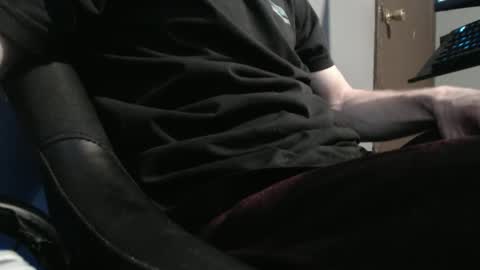 Snapshot of 2big2hype chatting on February 8, 2026, 9:40 pm cheif online show from February 8, 2026, 9:40 pm