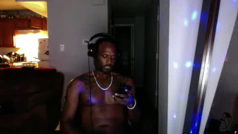 Snapshot of 8double1trouble6 chatting on October 11, 2025, 5:17 am NoFaceNoCase online show from October 11, 2025, 5:17 am