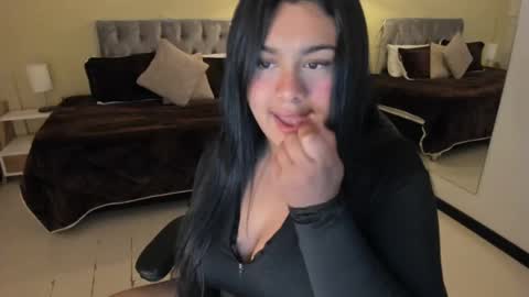 Dulcinea online show from October 8, 2025, 3:15 am