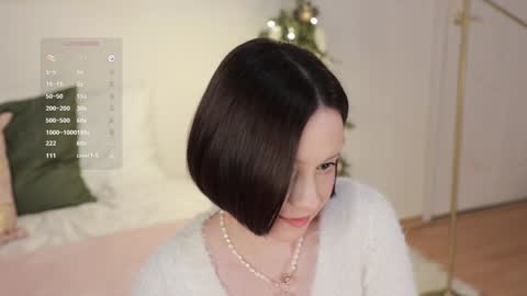 Snapshot of _female_essence_ chatting on January 1, 2025, 4:18 am Essie online show from January 1, 2025, 4:18 am