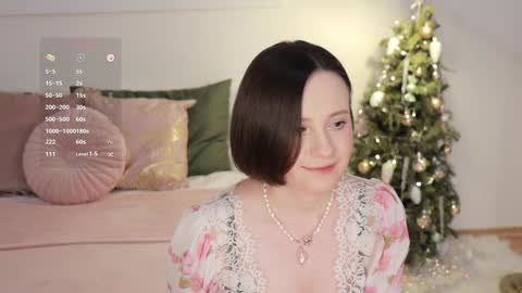 Snapshot of _female_essence_ chatting on January 11, 2025, 12:33 am Essie online show from January 11, 2025, 12:33 am