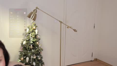 Snapshot of _female_essence_ chatting on January 11, 2025, 3:34 am Essie online show from January 11, 2025, 3:34 am