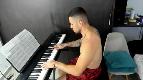 Snapshot of _logan_s chatting on January 17, 2026, 1:21 am logan online show from January 17, 2026, 1:21 am