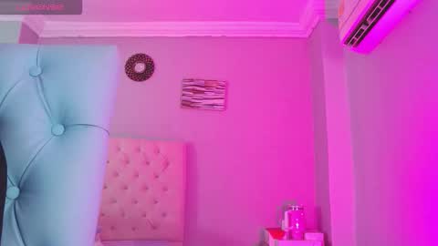 Snapshot of _miia_sweet chatting on February 6, 2026, 11:24 am Paula online show from February 6, 2026, 11:24 am