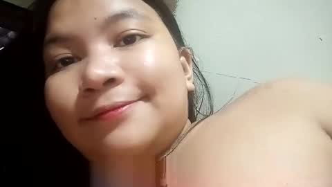 Snapshot of _milkytitsmomxx_ chatting on February 3, 2026, 6:57 pm _milkytitsmomxx_ online show from February 3, 2026, 6:57 pm