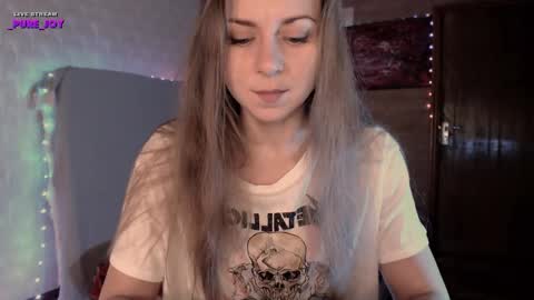 Snapshot of _pure_joy chatting on December 17, 2024, 9:49 pm Joy online show from December 17, 2024, 9:49 pm