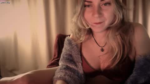 Snapshot of _pure_joy chatting on October 21, 2025, 7:25 pm Joy online show from October 21, 2025, 7:25 pm