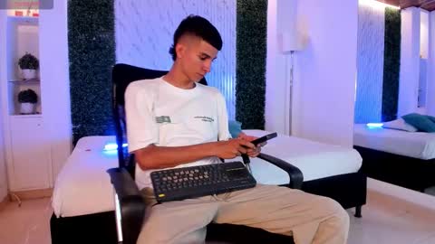 Aaron online show from January 17, 2026, 8:45 pm