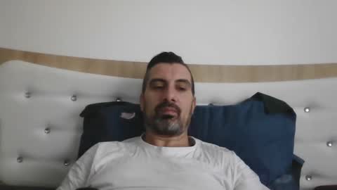 Snapshot of adyyyyyyyyyy35 chatting on January 9, 2026, 8:28 am Adrian online show from January 9, 2026, 8:28 am