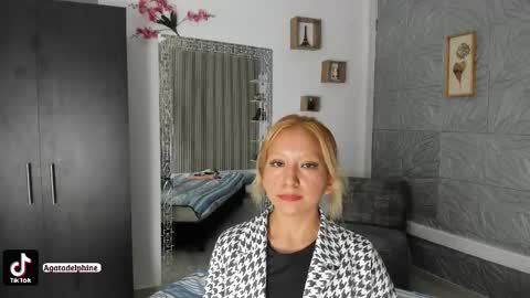 Snapshot of agatadelphine_mr chatting on February 16, 2026, 1:29 pm Agatadelphine online show from February 16, 2026, 1:29 pm