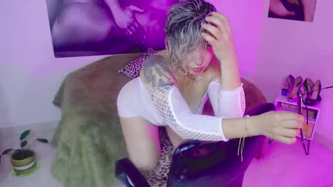 Lily online show from December 3, 2024, 4:25 am