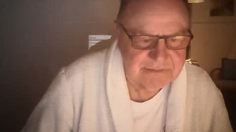 Snapshot of ahmole chatting on December 10, 2024, 9:00 pm Ole online show from December 10, 2024, 9:00 pm