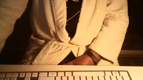 Snapshot of ahmole chatting on November 17, 2025, 8:36 pm Ole online show from November 17, 2025, 8:36 pm