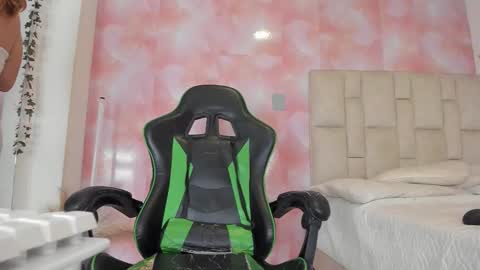 Snapshot of aida_rose chatting on February 3, 2026, 10:15 pm karoline online show from February 3, 2026, 10:15 pm