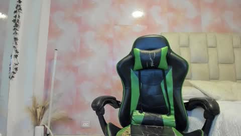 Snapshot of aida_rose chatting on February 16, 2026, 10:06 pm karoline online show from February 16, 2026, 10:06 pm