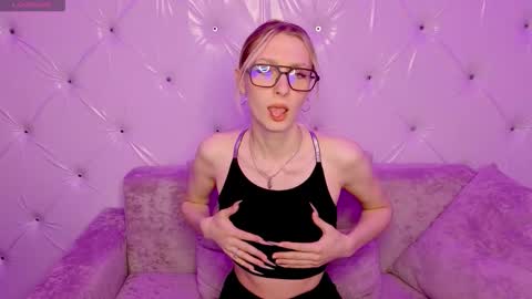 Snapshot of akiro_kim chatting on February 25, 2026, 2:32 am akiro_kim online show from February 25, 2026, 2:32 am