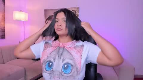 Snapshot of alaiia7 chatting on November 23, 2025, 7:57 pm Alaia online show from November 23, 2025, 7:57 pm