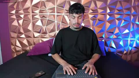 Snapshot of aleking13 chatting on October 4, 2025, 12:47 pm aleking13 online show from October 4, 2025, 12:47 pm