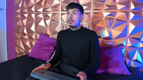 Snapshot of aleking13 chatting on October 6, 2025, 12:13 pm aleking13 online show from October 6, 2025, 12:13 pm