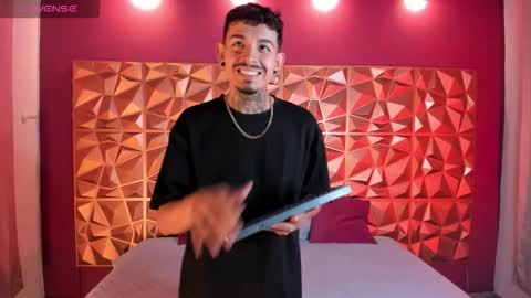 Snapshot of aleking13 chatting on October 10, 2025, 12:48 pm aleking13 online show from October 10, 2025, 12:48 pm