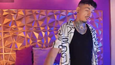 Snapshot of aleking13 chatting on October 24, 2025, 12:01 pm aleking13 online show from October 24, 2025, 12:01 pm