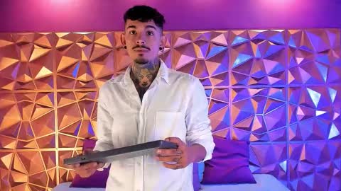 Snapshot of aleking13 chatting on October 25, 2025, 12:23 pm aleking13 online show from October 25, 2025, 12:23 pm