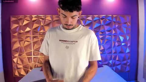 Snapshot of aleking13 chatting on October 26, 2025, 12:22 pm aleking13 online show from October 26, 2025, 12:22 pm