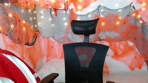 Snapshot of alessandralb chatting on October 1, 2025, 10:21 am Alessandra Leblanc online show from October 1, 2025, 10:21 am