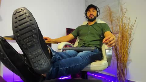 ALESSANDRO  WYE online show from December 3, 2024, 4:03 am