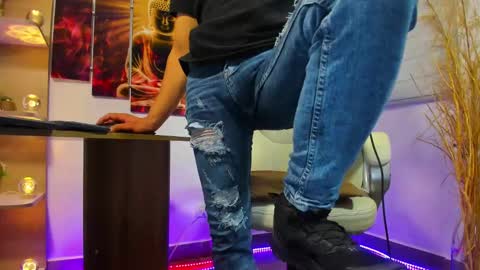 ALESSANDRO  WYE online show from December 13, 2024, 10:08 am