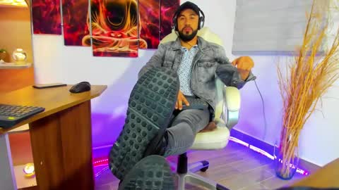 ALESSANDRO  WYE online show from January 7, 2025, 3:35 am