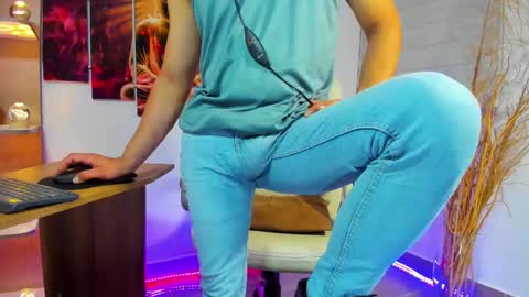 ALESSANDRO  WYE online show from January 8, 2025, 8:27 am