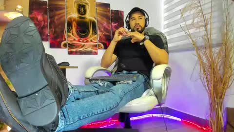 ALESSANDRO  WYE online show from February 4, 2025, 2:10 pm