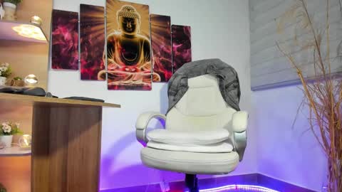 ALESSANDRO  WYE online show from February 5, 2025, 5:52 am