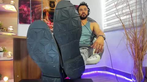 ALESSANDRO  WYE online show from February 6, 2025, 5:51 pm