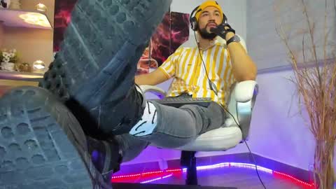 ALESSANDRO  WYE online show from February 11, 2025, 2:03 am