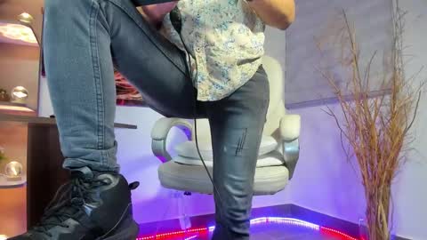 ALESSANDRO  WYE online show from February 13, 2025, 12:24 am