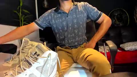 ALESSANDRO  WYE online show from October 17, 2025, 6:49 am