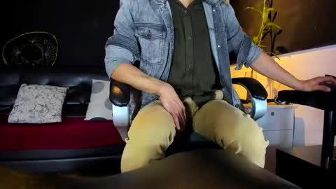 ALESSANDRO  WYE online show from February 13, 2026, 4:41 am