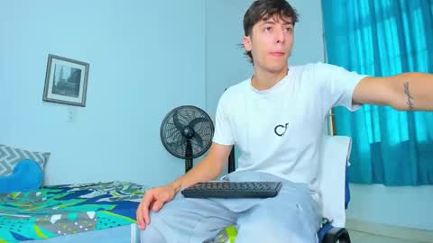 Snapshot of alessandro_dybala chatting on February 4, 2026, 12:33 pm Alessandro Dybala online show from February 4, 2026, 12:33 pm