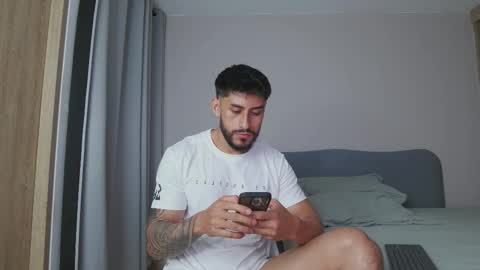 Alex   freelance model  instagram alex b229 online show from October 26, 2025, 10:58 pm