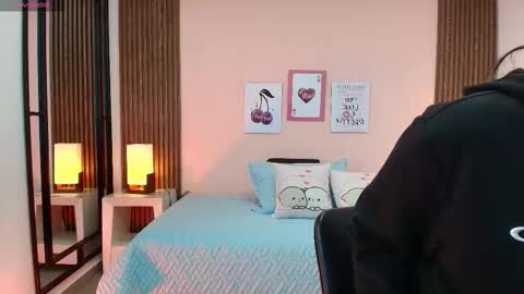 Snapshot of alina_martinelli chatting on November 19, 2025, 11:32 am Alina online show from November 19, 2025, 11:32 am