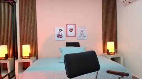 Snapshot of alina_martinelli chatting on December 2, 2025, 11:26 am Alina online show from December 2, 2025, 11:26 am