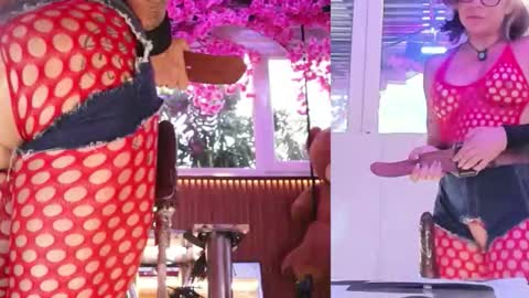 aliseparker online show from September 24, 2025, 10:02 pm