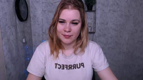 Snapshot of alisiakiss_ chatting on December 9, 2024, 10:32 am Alisia online show from December 9, 2024, 10:32 am