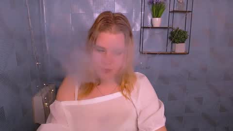 Snapshot of alisiakiss_ chatting on December 10, 2024, 11:51 pm Alisia online show from December 10, 2024, 11:51 pm