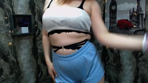 Snapshot of alisiakiss_ chatting on January 2, 2025, 1:30 pm Alisia online show from January 2, 2025, 1:30 pm