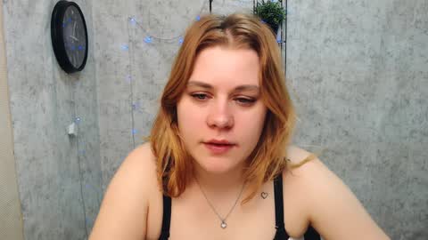 Snapshot of alisiakiss_ chatting on January 6, 2025, 10:46 am Alisia online show from January 6, 2025, 10:46 am