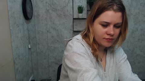 Snapshot of alisiakiss_ chatting on January 11, 2025, 7:17 am Alisia online show from January 11, 2025, 7:17 am